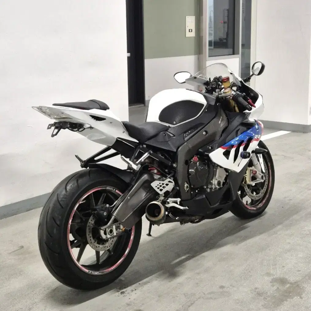 2만키로 탄 풀배기 BMW S1000RR 판매합니다.