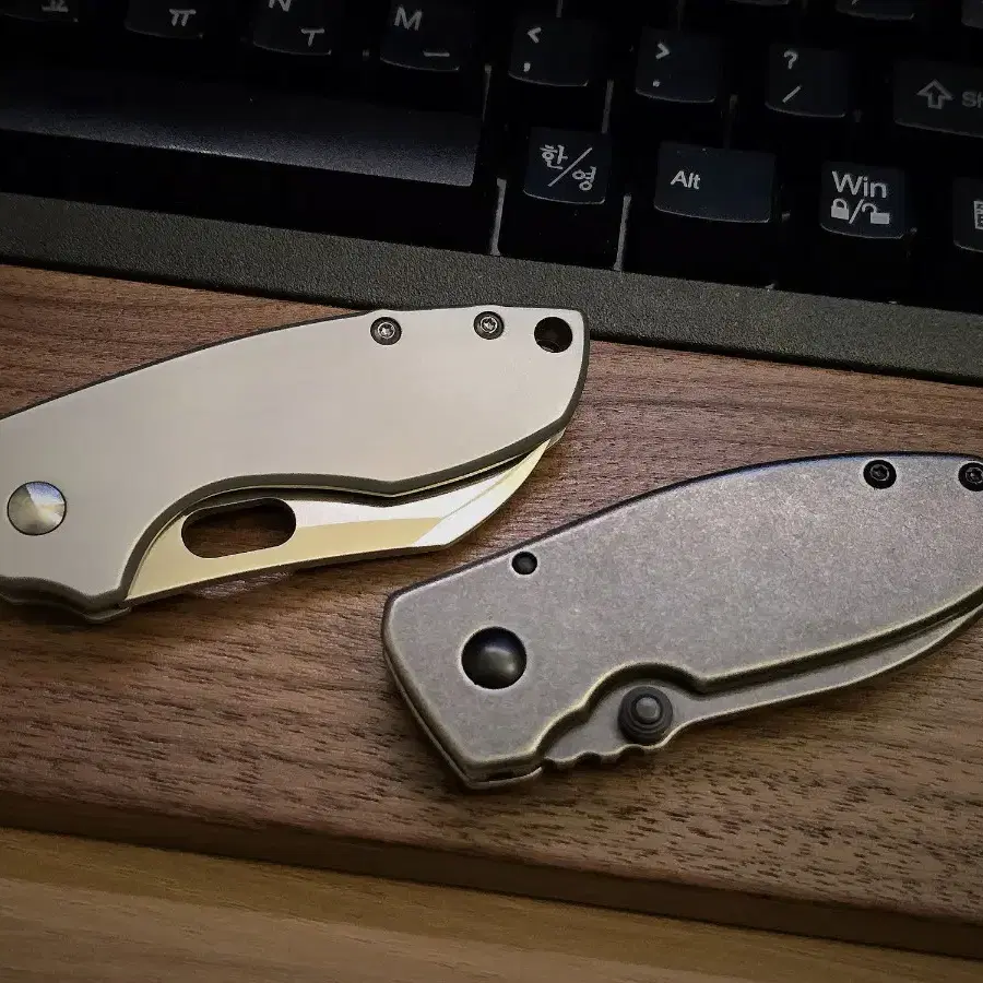 CRKT 폴딩 나이프 2종 일괄 판매합니다 (SQUID, Pilar)