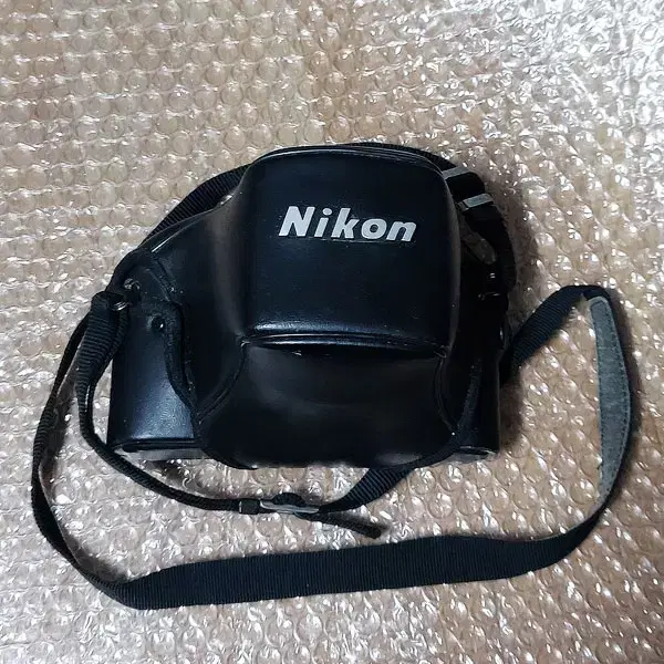 니콘 FM 필름 카메라(NIKON FM)+정품 스트랩, 케이스 판매합니다