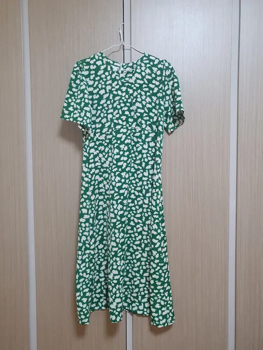 Free size, flowing long dress