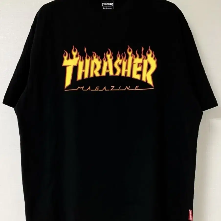 THRASHER 티 블랙