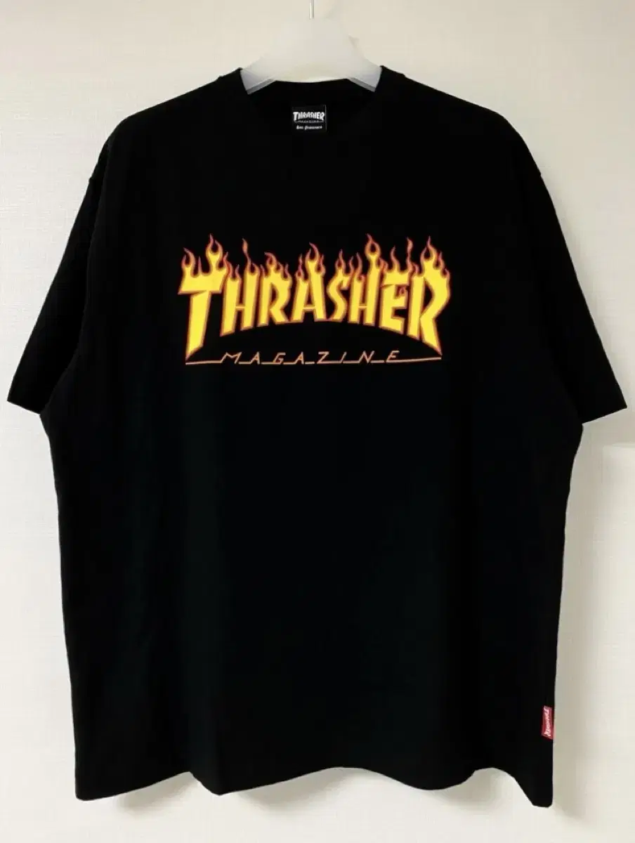 THRASHER 티 블랙