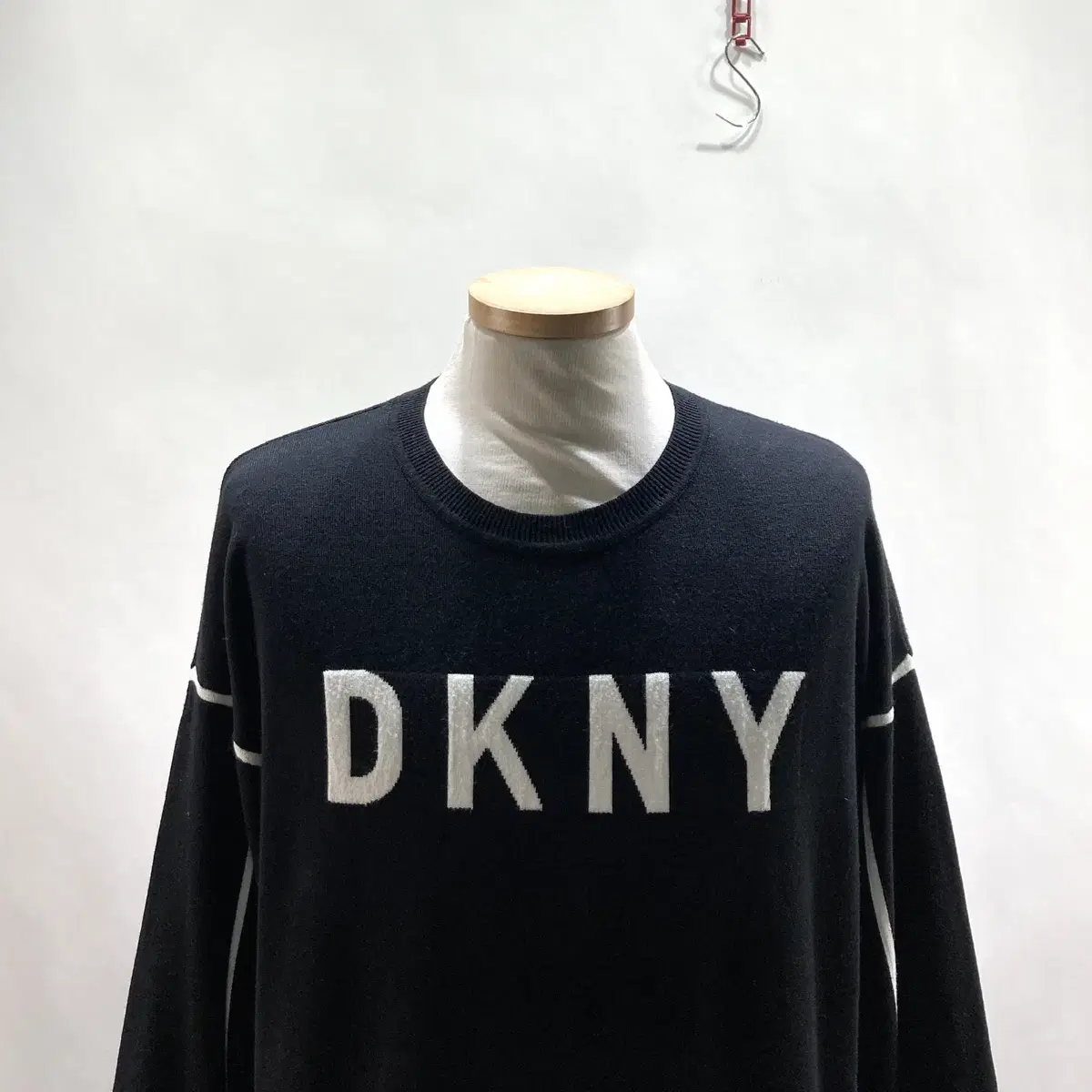 DKNY 여성라운드니트티 블랙 100 영구제