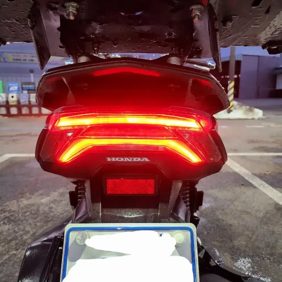 혼다 PCX 125 22년식 12,@@@km 팝니다