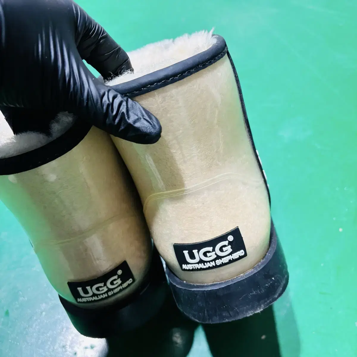 UGG 7