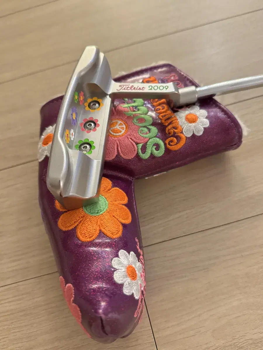 I'm selling a Scotty Cameron limited edition My Girl Putter 2009.