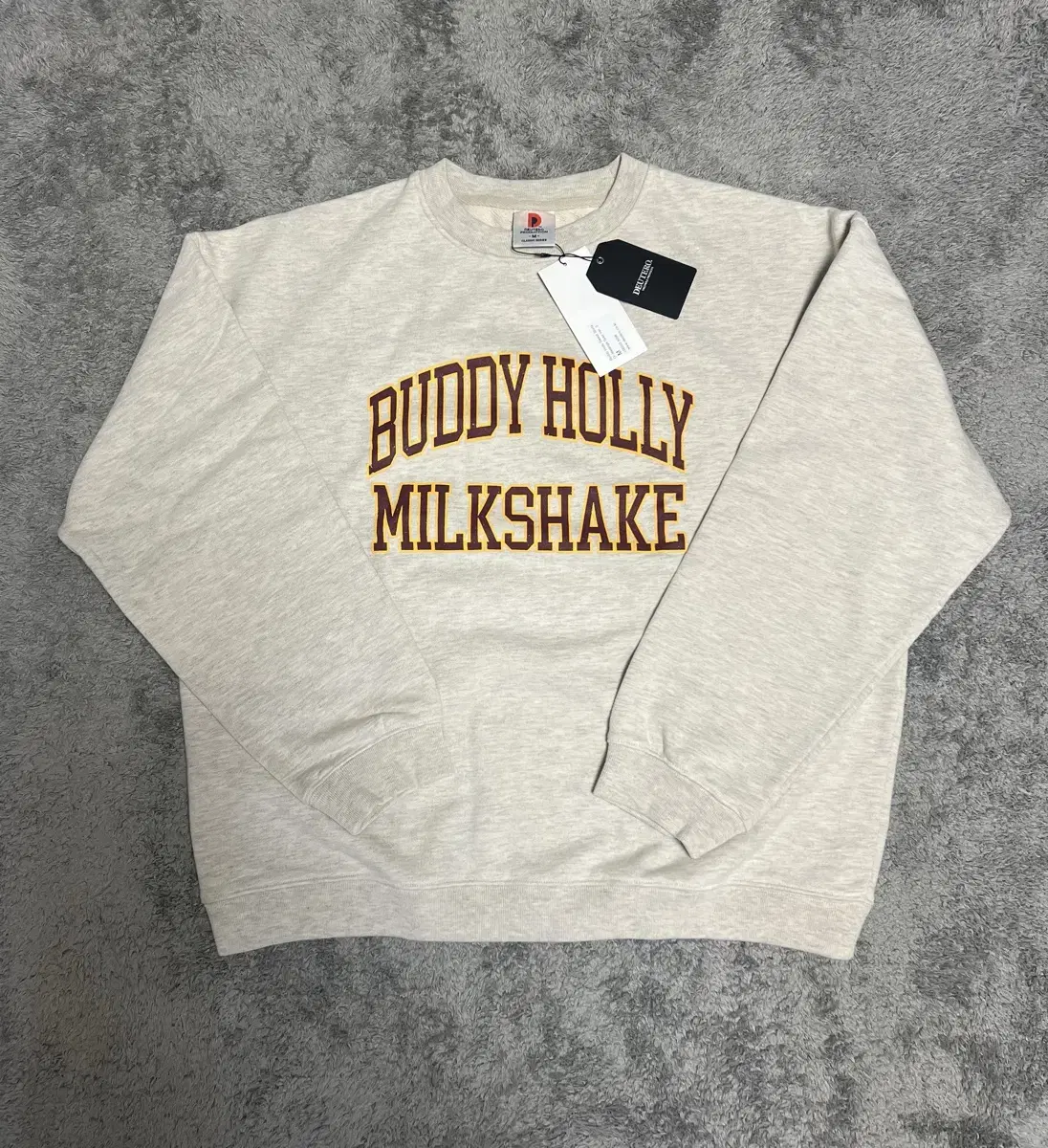 듀테로 맨투맨 buddy holly milkshake