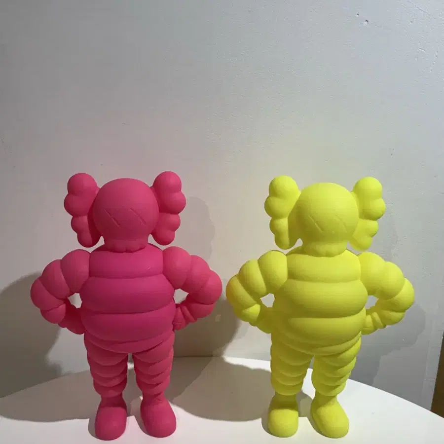 KAWS 카우스 왓파티 피규어 핫핑크 네온 2개 세트 풀박