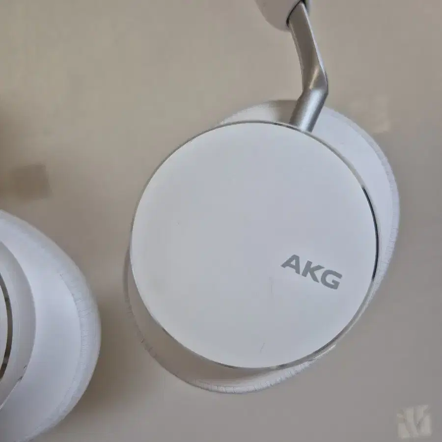 AKG N9 하이브리드 헤드폰 판매