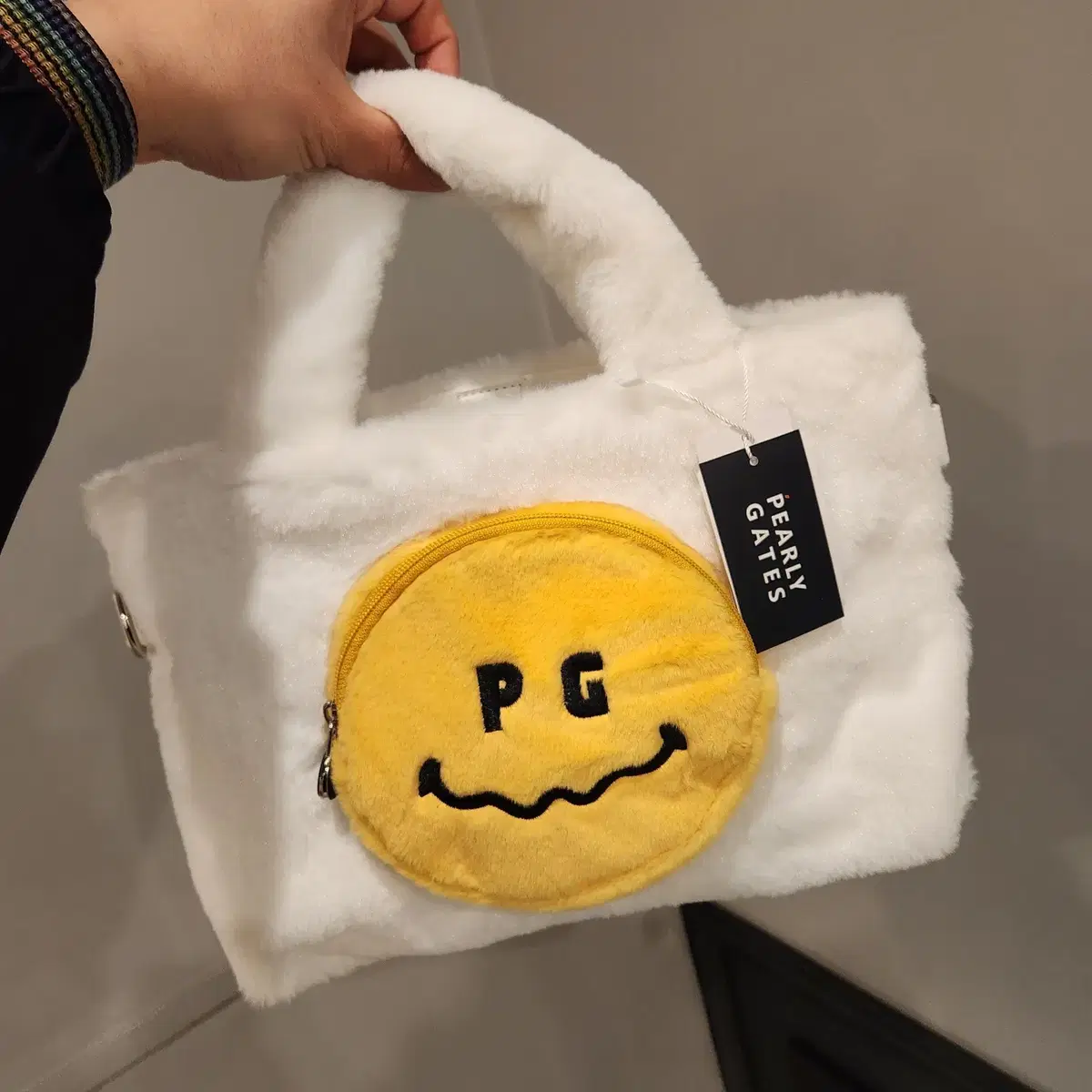 Parigat's fur bag