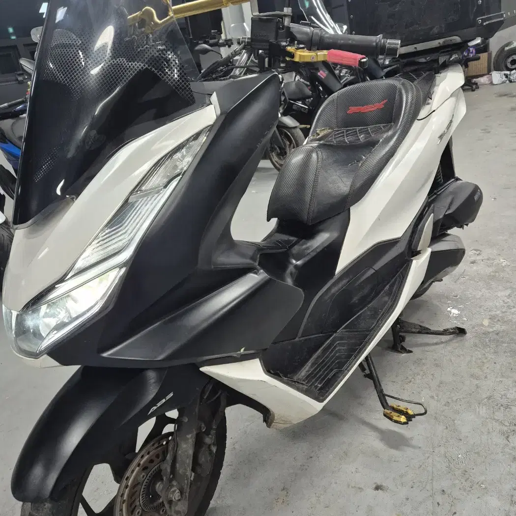 PCX125 23년형 ABS 알탑 배달셋팅 판매합니다