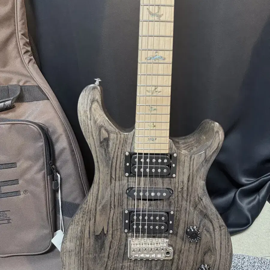 PRS SE Swamp ash Special 차콜 급처합니다