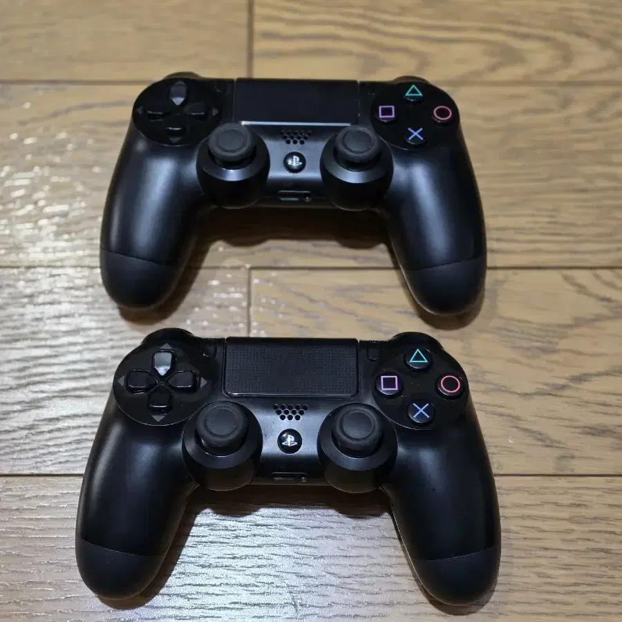 PS4본체+듀얼쇼크2개+게임10개+쿨링거치대,충전거치대+카메라