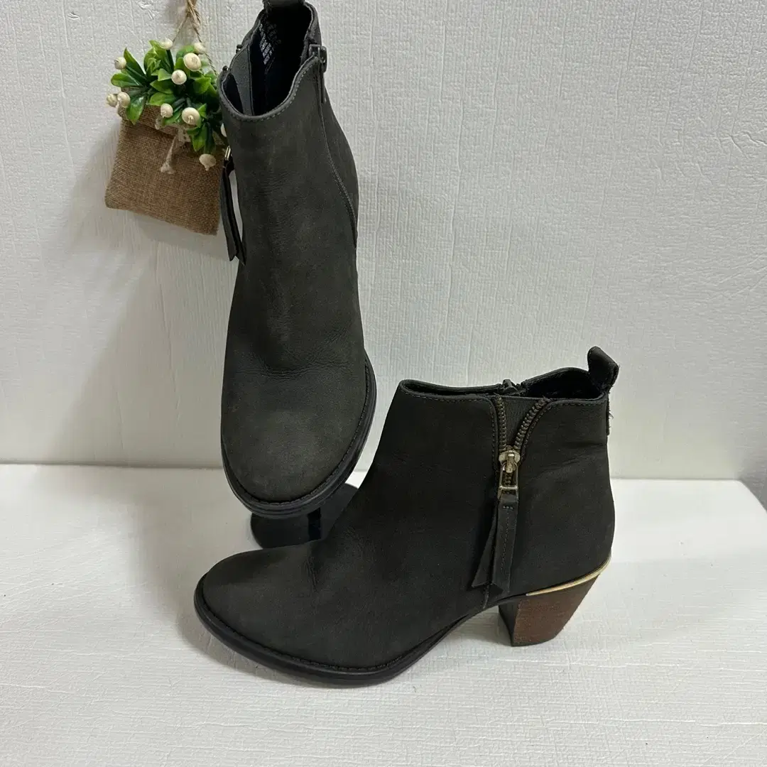 STEVE MADDEN 가죽 부츠 사이즈 245 굽높이 6