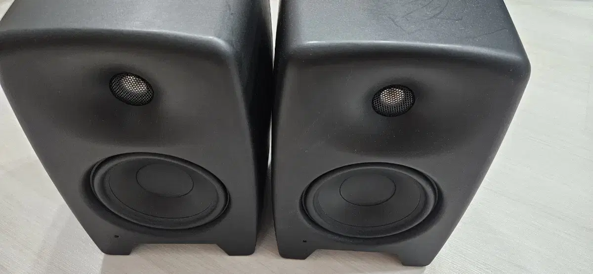 GENELEC M030 스피커 2개 팝니다