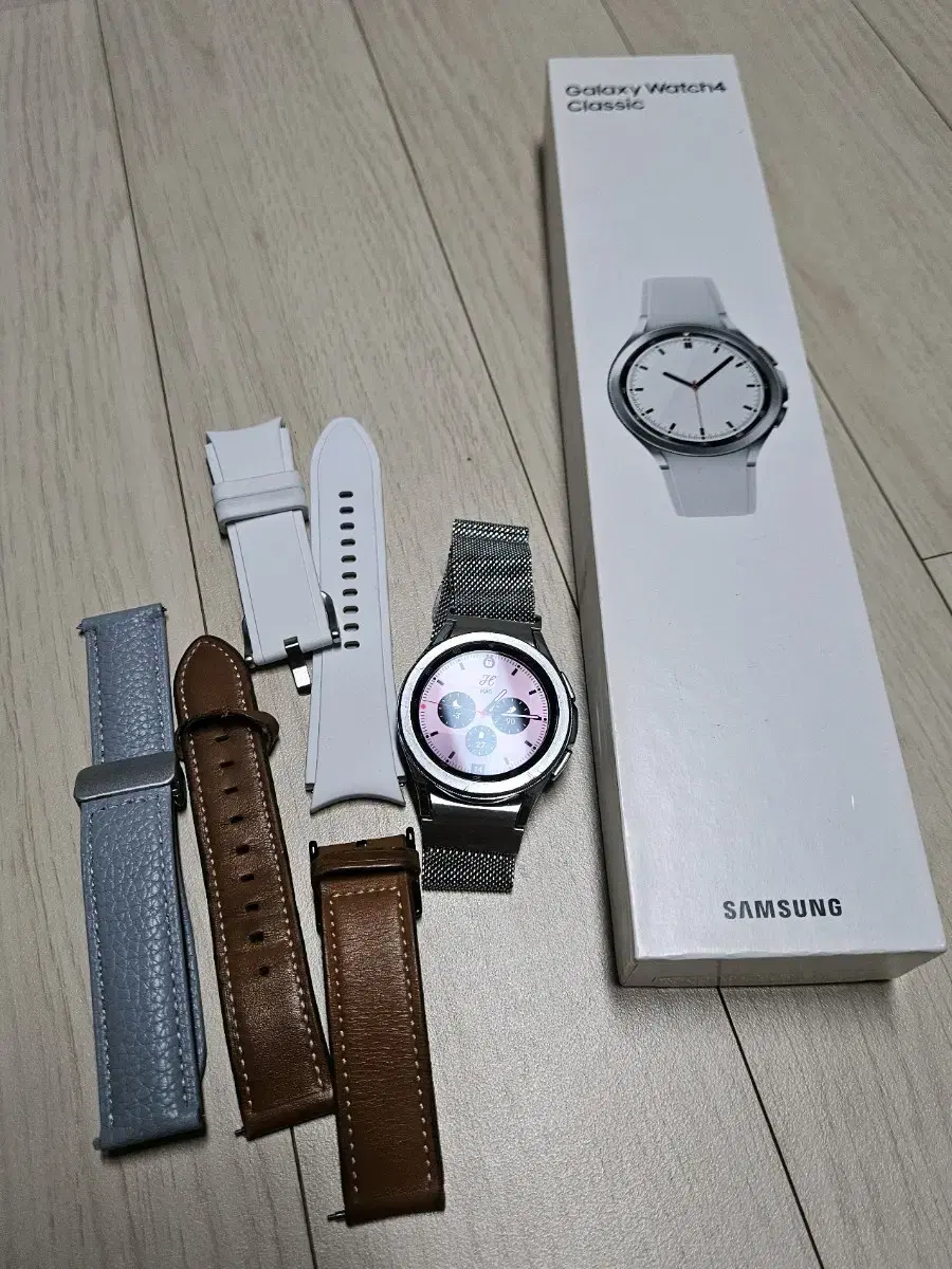 갤럭시워치4 클래식 42mm 실버 풀박스 + 스트랩 4개