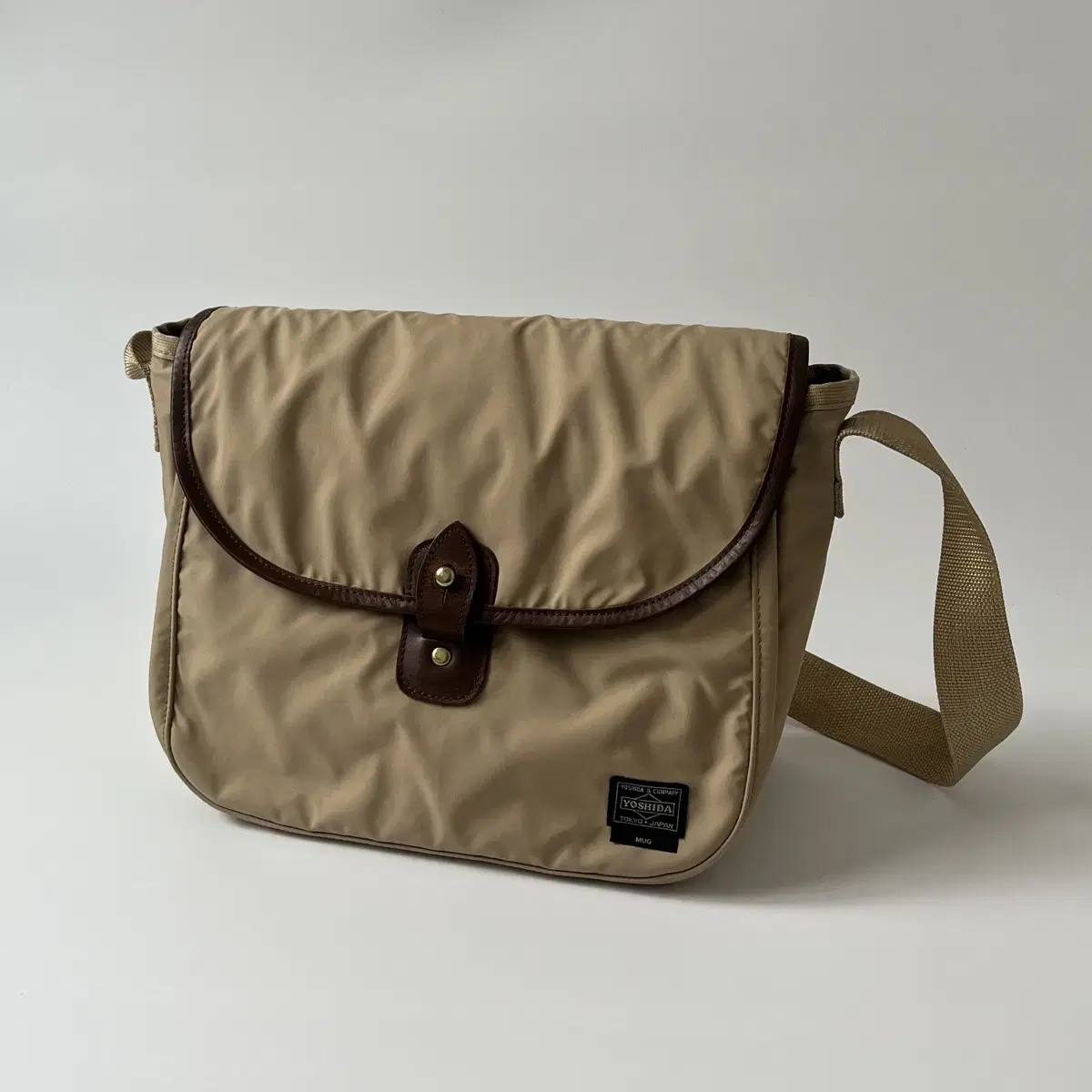 포터xMUG - nylon fushing bag (beige)