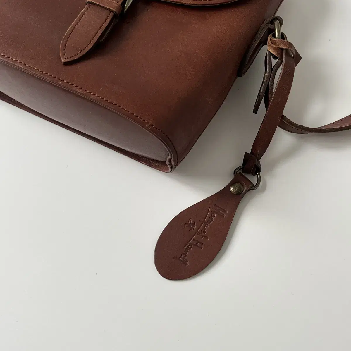 마가렛호웰 - leather shoulder bag (brown)