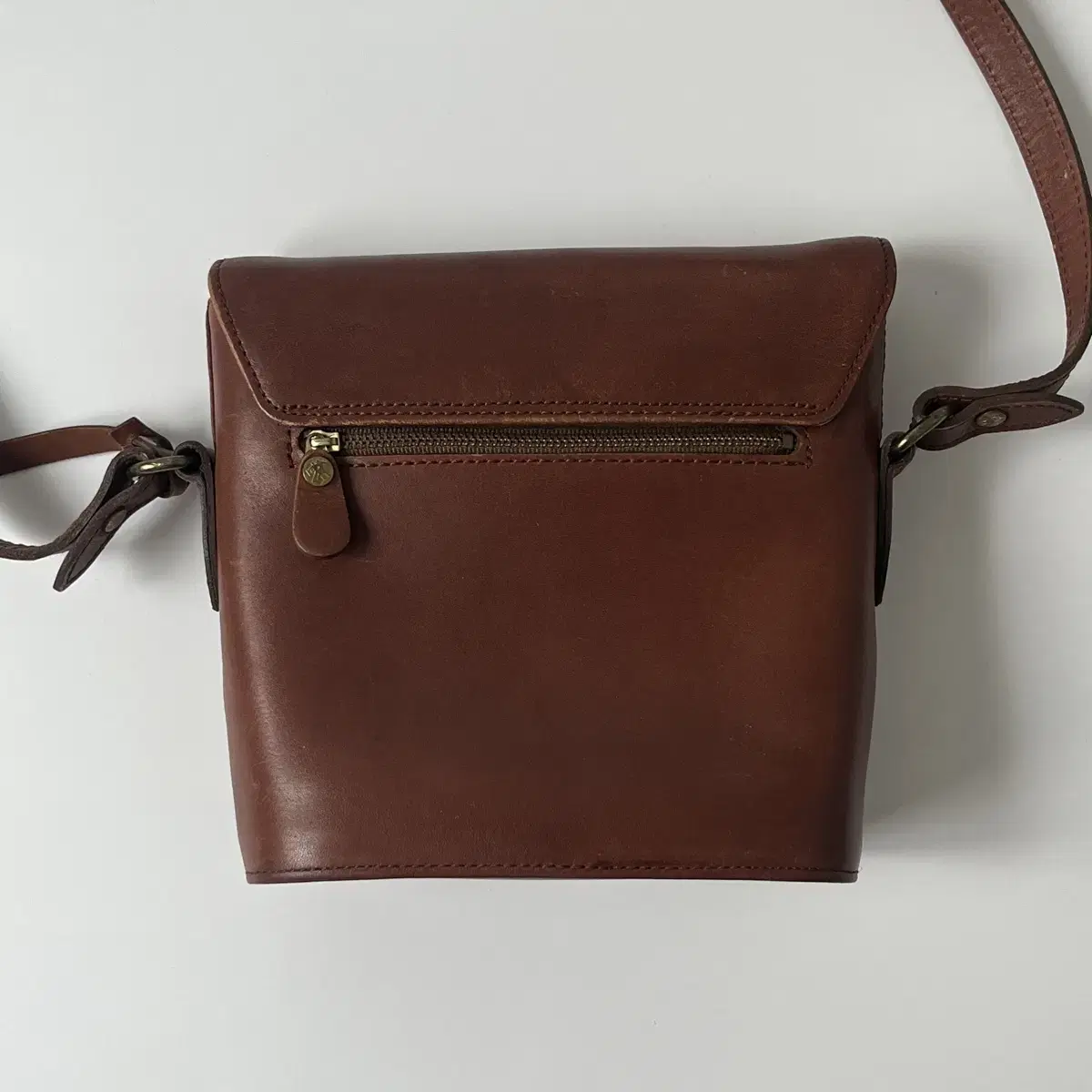 마가렛호웰 - leather shoulder bag (brown)