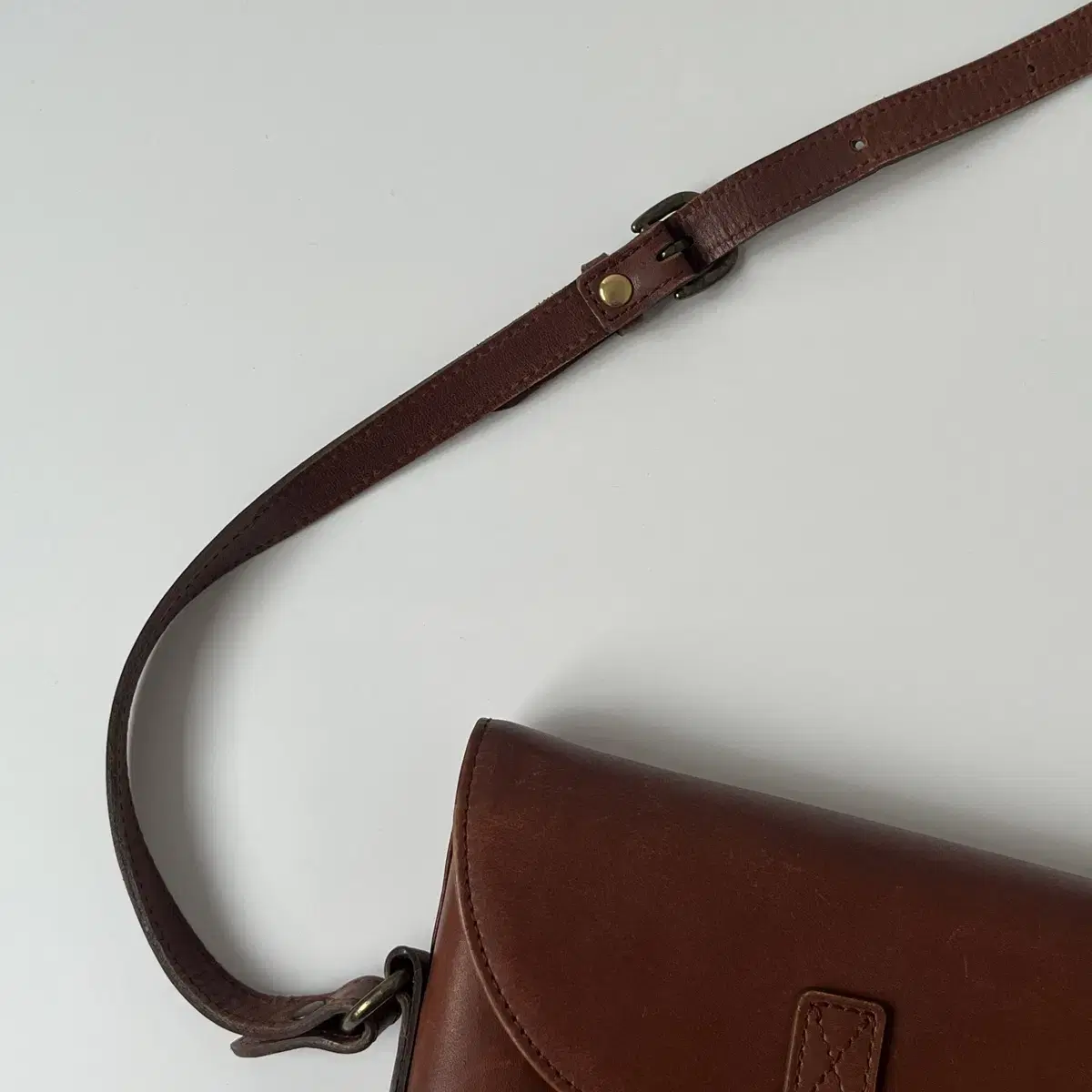 마가렛호웰 - leather shoulder bag (brown)