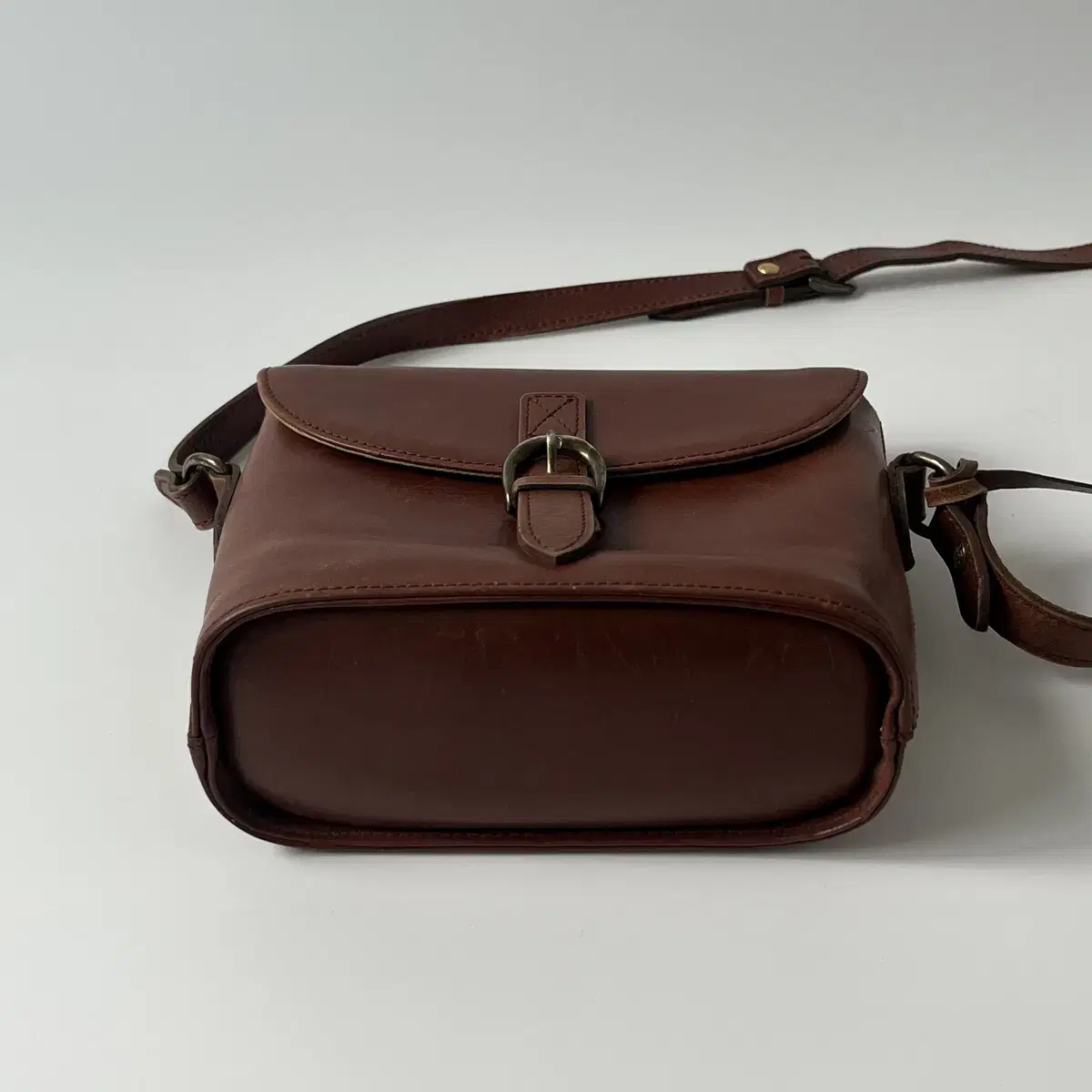 마가렛호웰 - leather shoulder bag (brown)