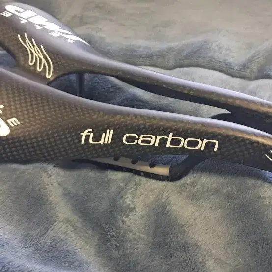 새상품 셀레smp full carbon 안장