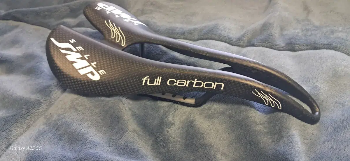 새상품 셀레smp full carbon 안장