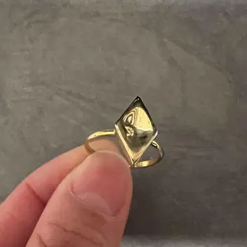 요시다 도모요의 어머니가 만든 반지 aiko 착용