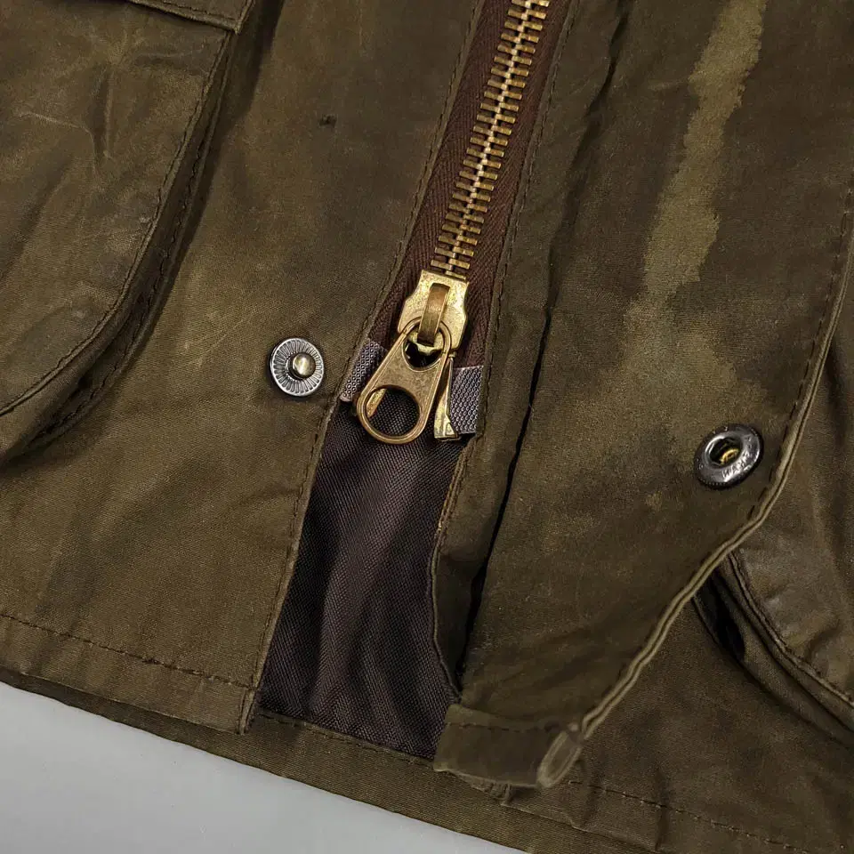 BARBOUR 바버 카키 멀티포켓 투웨이지퍼 레글런 네크비조 클래식 베데