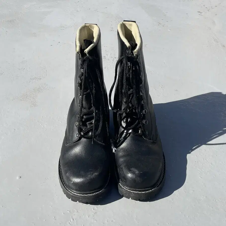 VINTAGE GERMAN MILITARY BOOTS