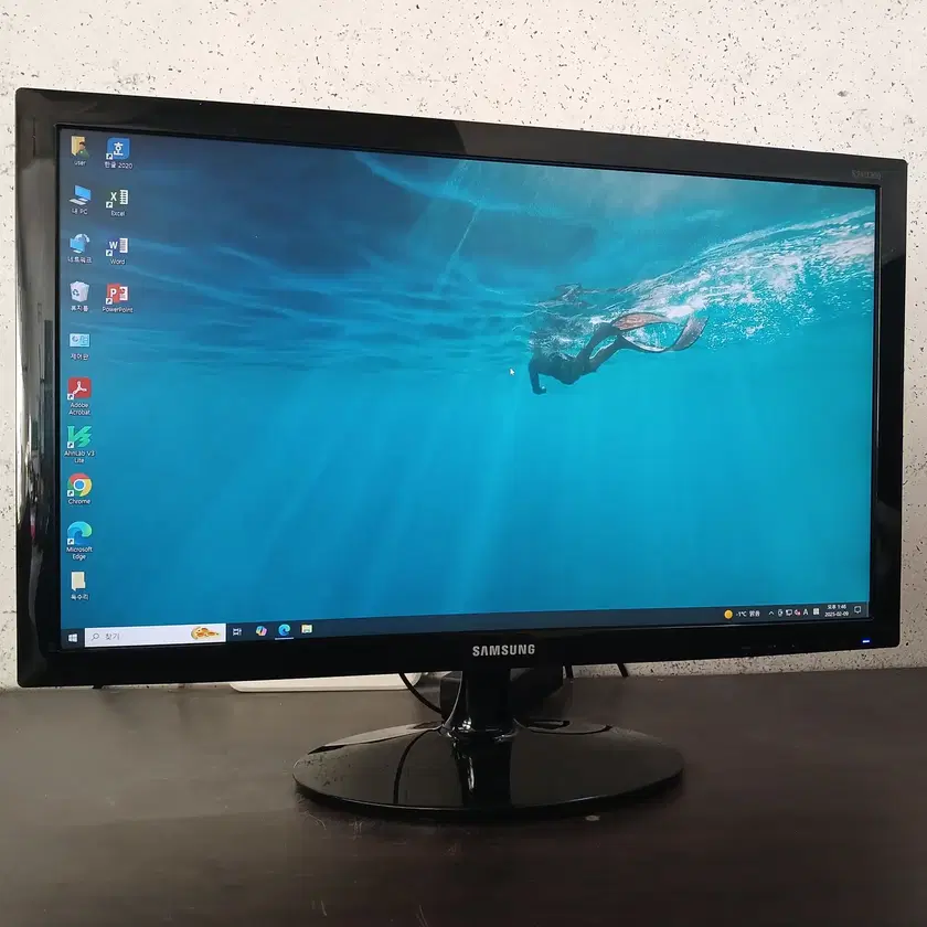SAMSUNG | 삼성 (Suwon) Selling a Samsung 24-inch FHD LED Slim Monitor ...
