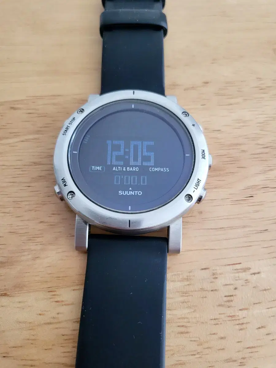 순토 코어 브러쉬드 스틸 시계 (SUUNTO CORE)