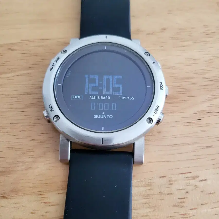 순토 코어 브러쉬드 스틸 시계 (SUUNTO CORE)