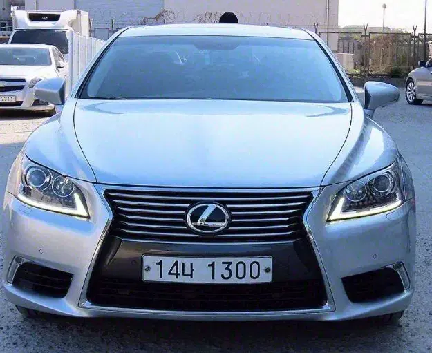 렉서스 LS460 AWD 뒷단순 1490만원