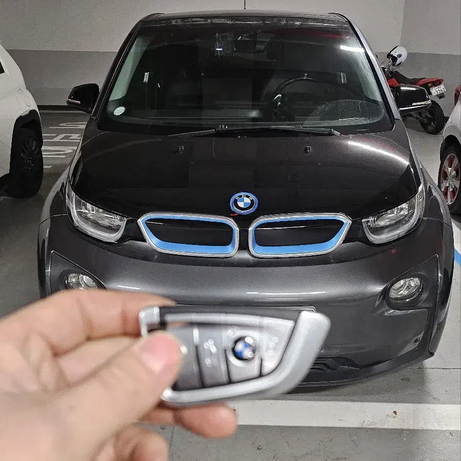 BMW 전기차 i3, i8 스마트키 분실시 최신형 G바디 칼키 추가 제작