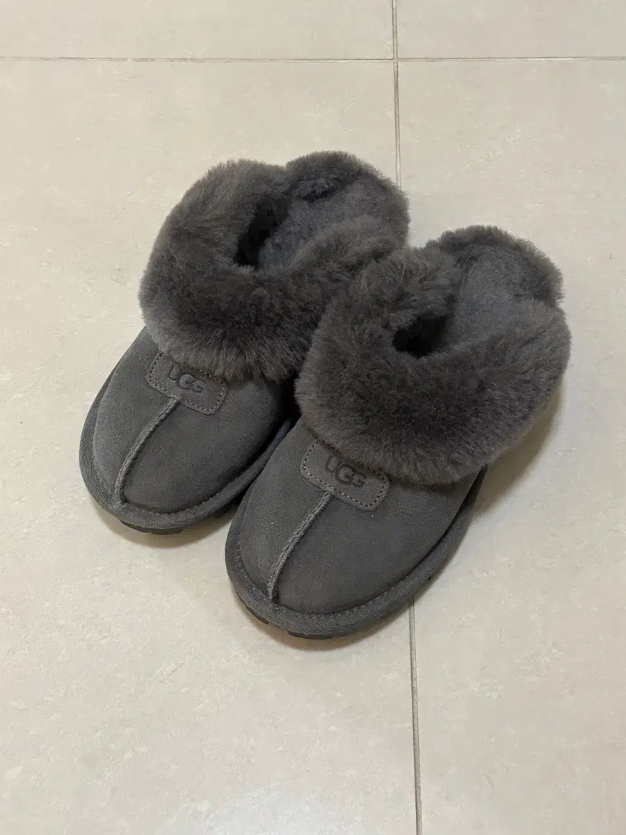 (w) UGG 어그 코케트 슬리퍼 그레이 US 6W 230