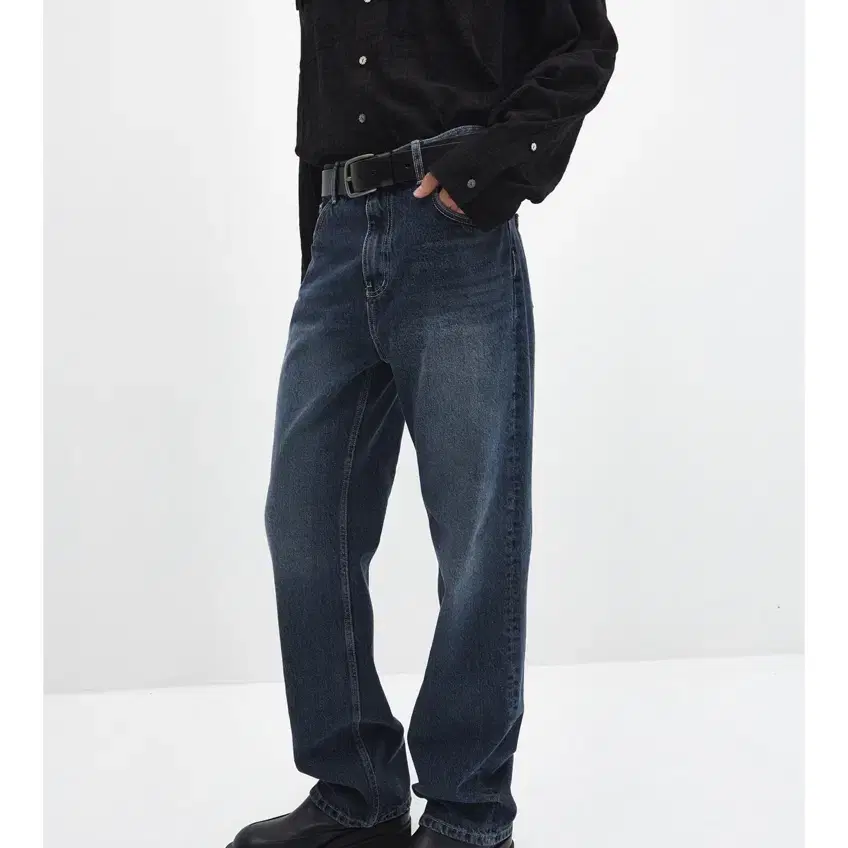 라벨아카이브 modern boot-cut jeans dark blue