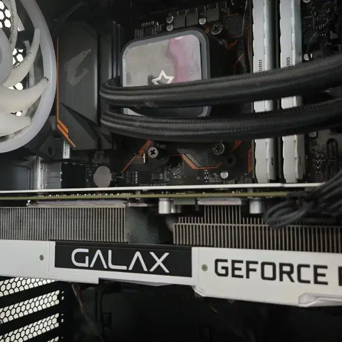 지포스 GALAX RTX 2060 Super EX White OC 8GB