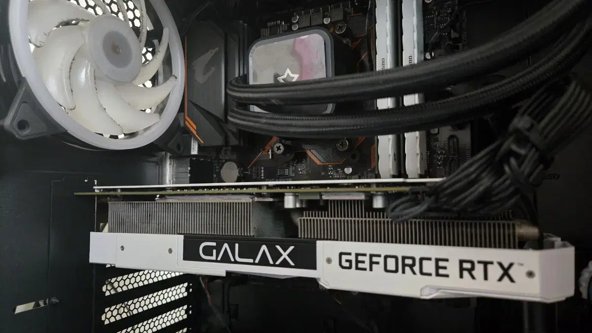 지포스 GALAX RTX 2060 Super EX White OC 8GB