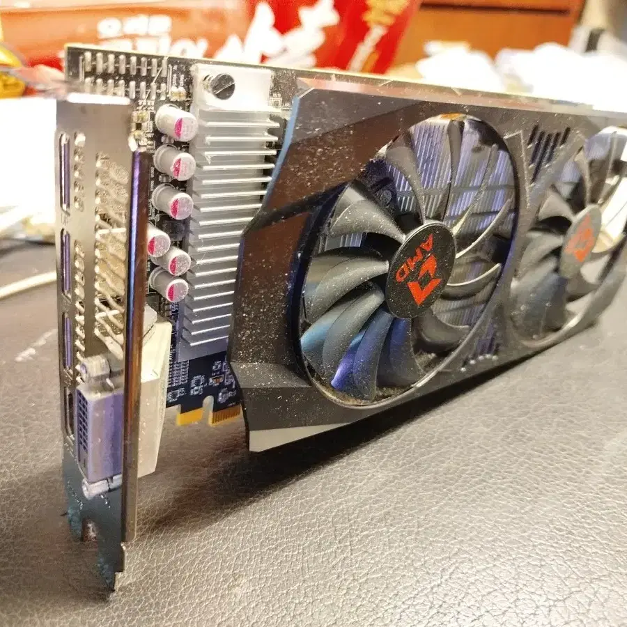 AMD RX570 상태 최상, 정상작동