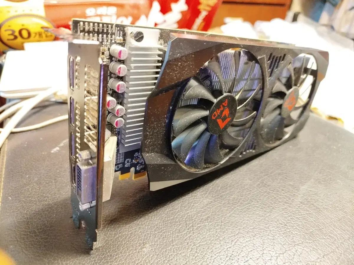 AMD RX570 상태 최상, 정상작동