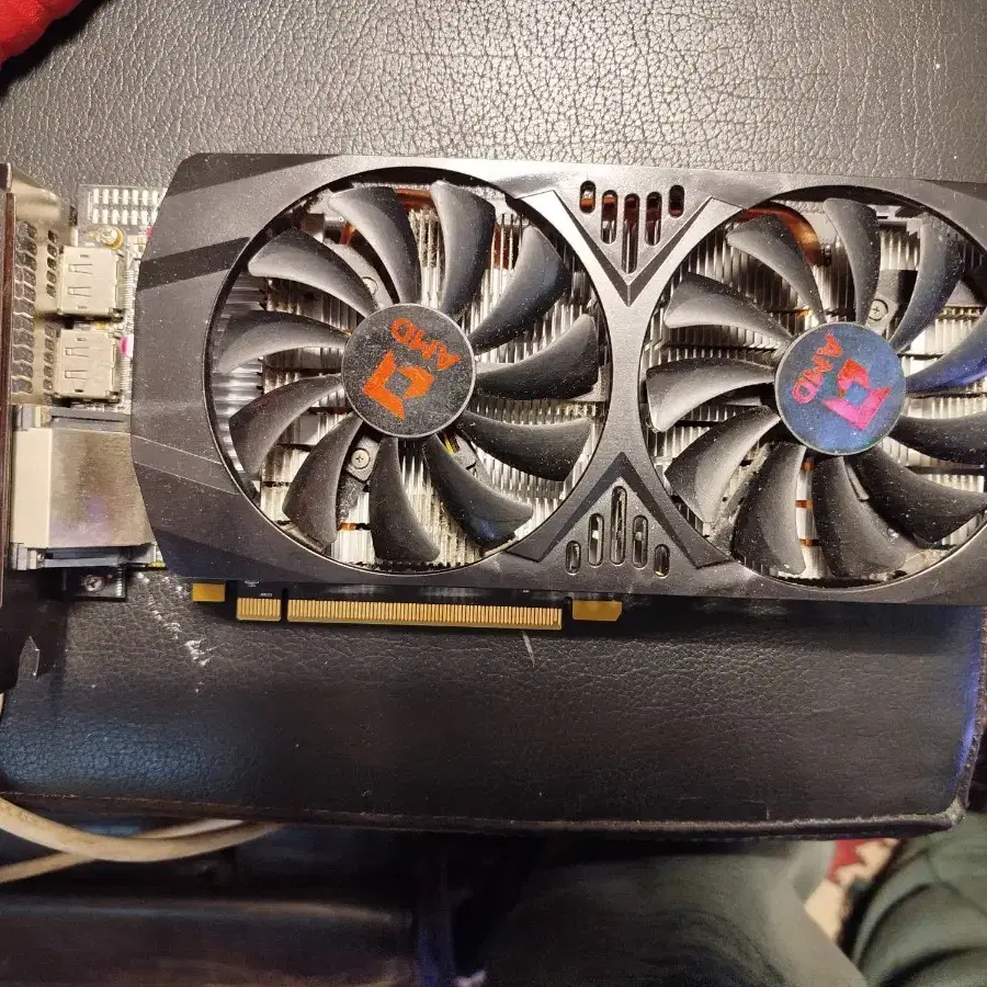 AMD RX570 상태 최상, 정상작동