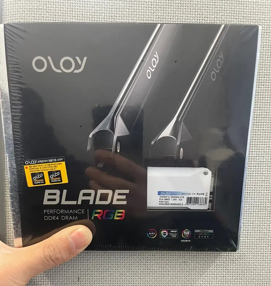 OLOy DDR4-3600 CL18 BLADE RGB White 8X2