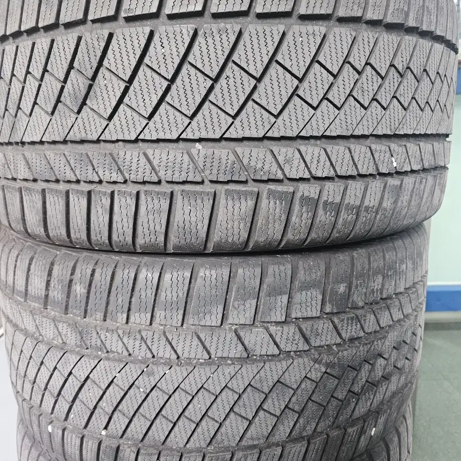 245/45R19 , 275/40R19 콘티넨탈 윈터타이어 1대분