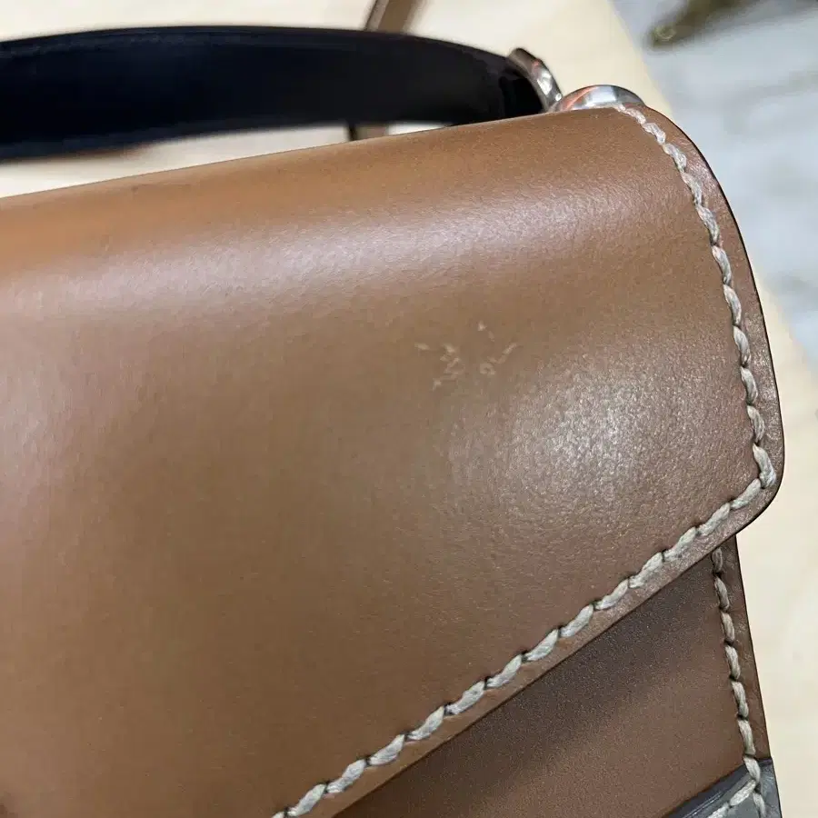 프라다 Vachetta Bicolor Shoulder Bag