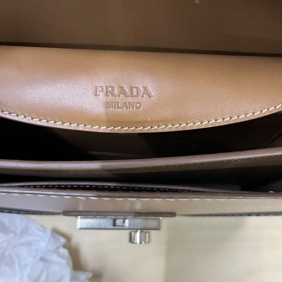 프라다 Vachetta Bicolor Shoulder Bag