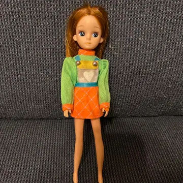 쇼와 레트로 2대 리카짱 당시 아웃핏을 착용한 다코 택