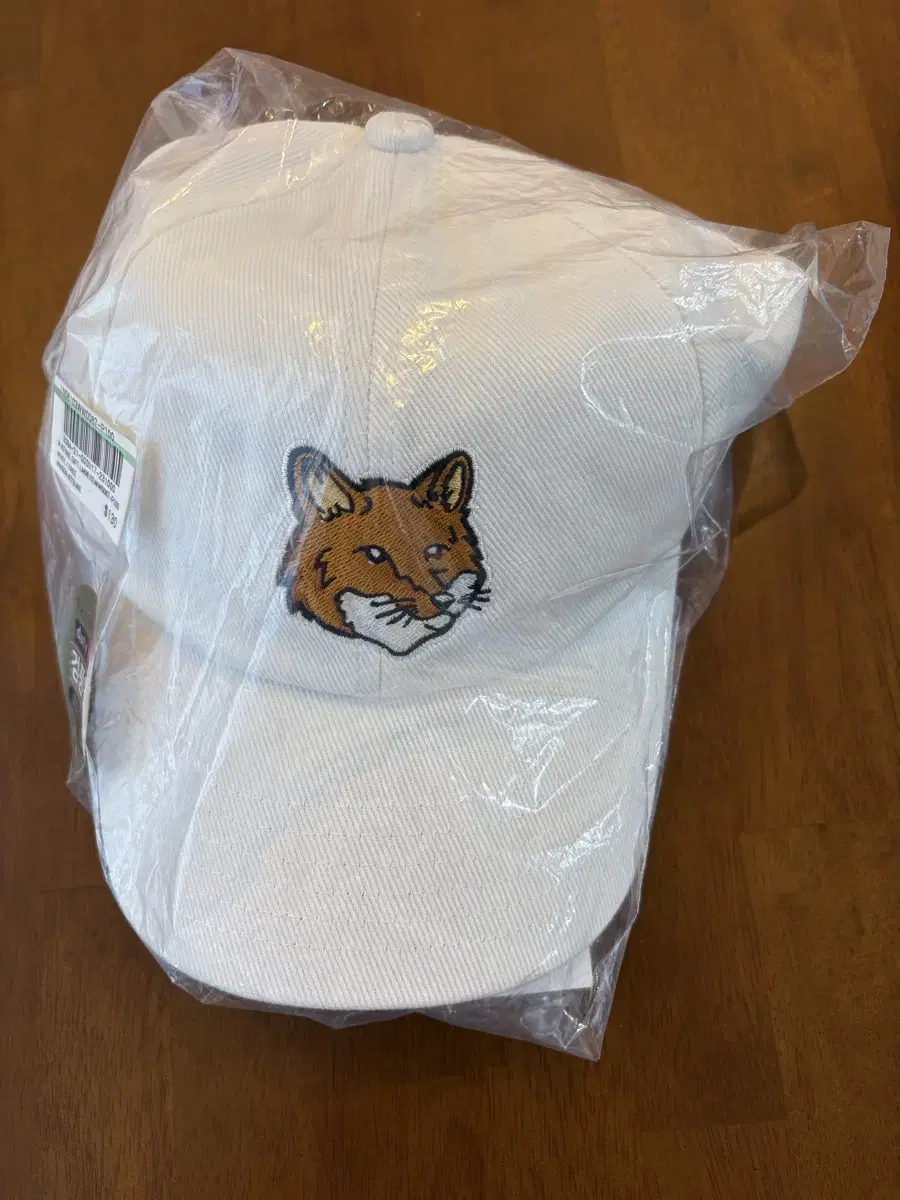 Maison Kitsune hat, genuine new product