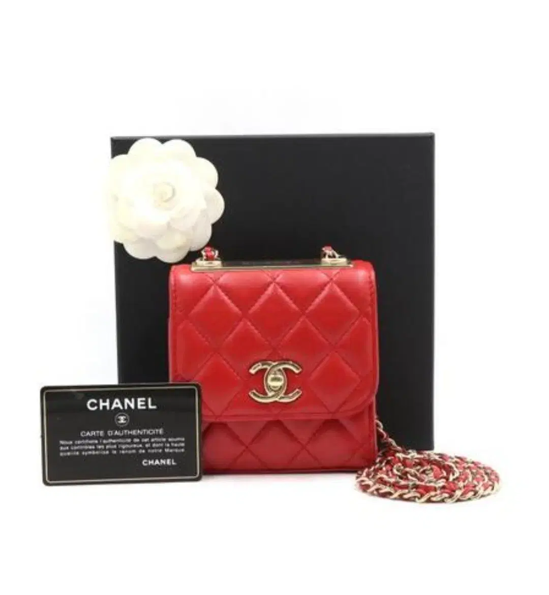 Chanel(샤넬) A81633 레드 트렌디CC 램스킨 미니 금장체인 숄