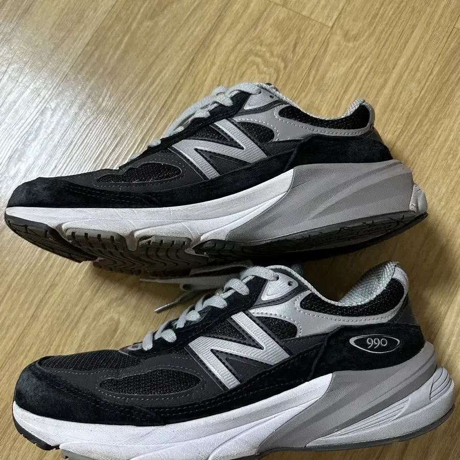 뉴발란스 990V6 블랙화이트 (270)